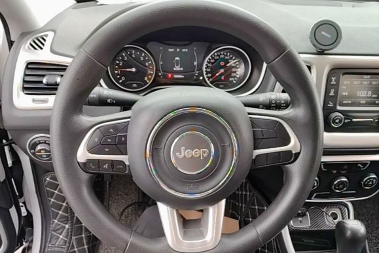 Used Jeep Compass 2017 200T Automatic Comfort Edition Steering Wheel