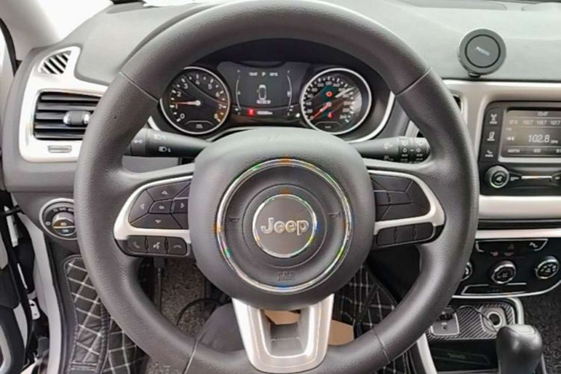 Used Jeep Compass 2017 200T Automatic Comfort Edition Steering Wheel