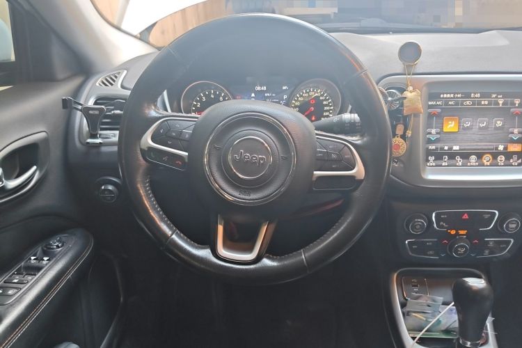 Used Jeep Compass 2017 200T Automatic Family Edition Steering Wheel