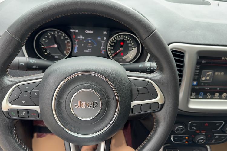 Used Jeep Compass 2017 200T Automatic Family Edition Steering Wheel