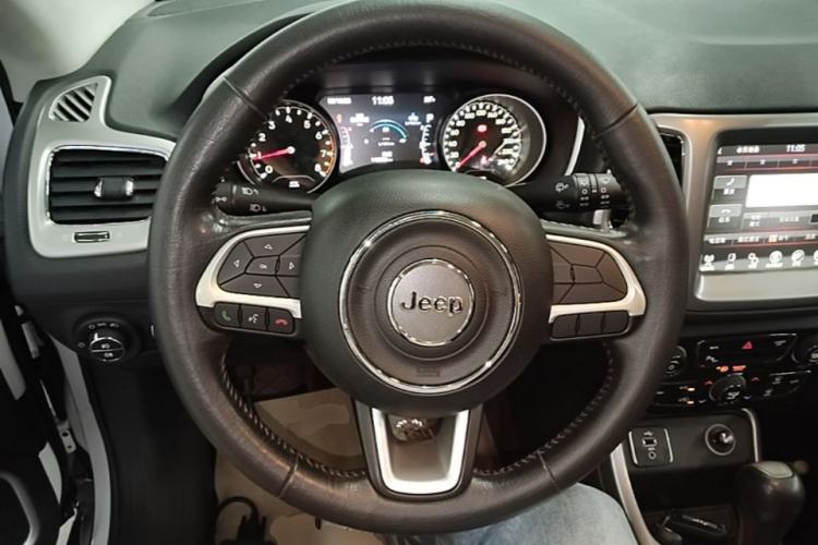 Used Jeep Compass 2017 200T Automatic Family Edition Steering Wheel