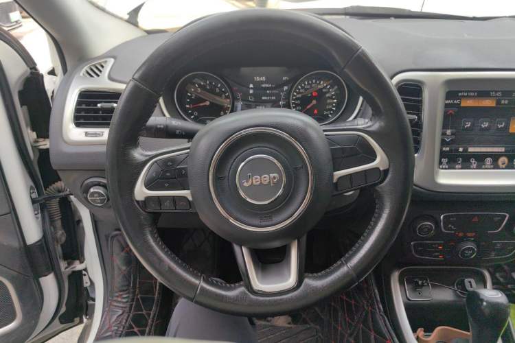 Used Jeep Compass 2017 200T Automatic Family Edition Steering Wheel
