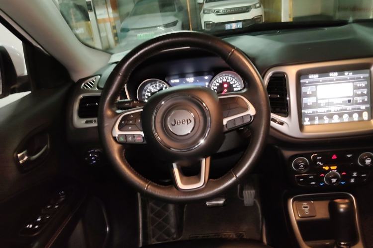 Used Jeep Compass 2017 200T Automatic Family Edition Steering Wheel