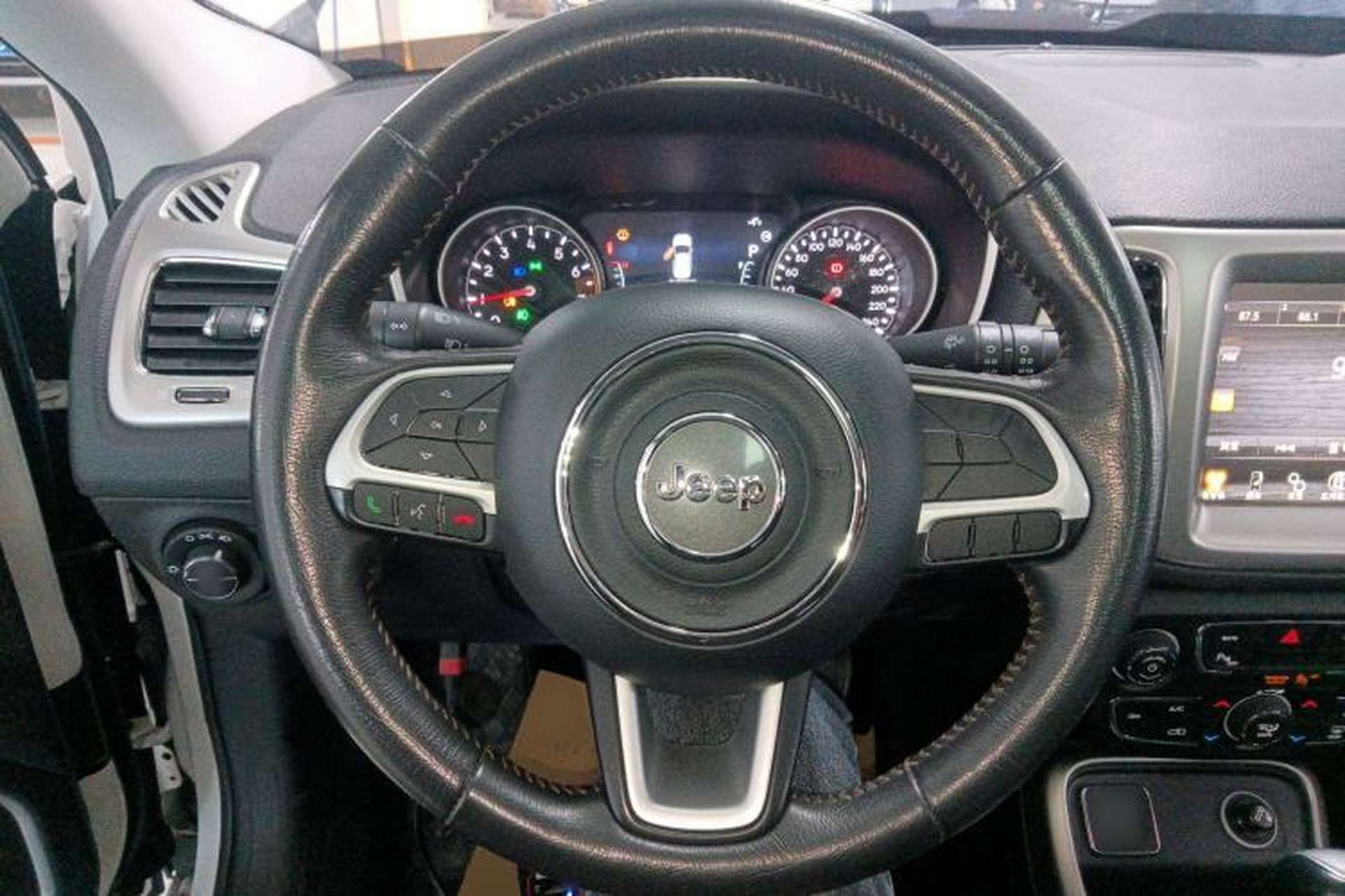 Used Jeep Compass 2017 200T Automatic Family Edition Steering Wheel