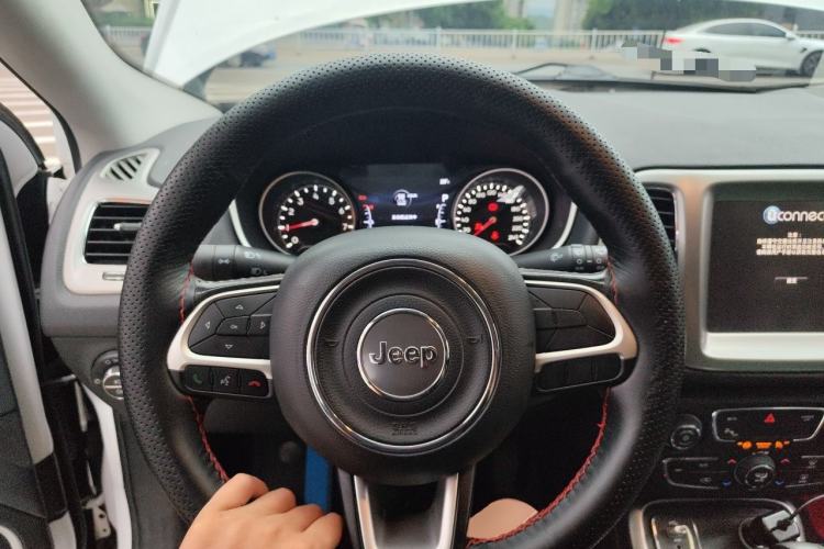 Used Jeep Compass 2017 200T Automatic Family Edition Steering Wheel