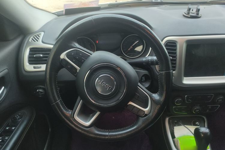 Used Jeep Compass 2017 200T Automatic Family Edition Steering Wheel