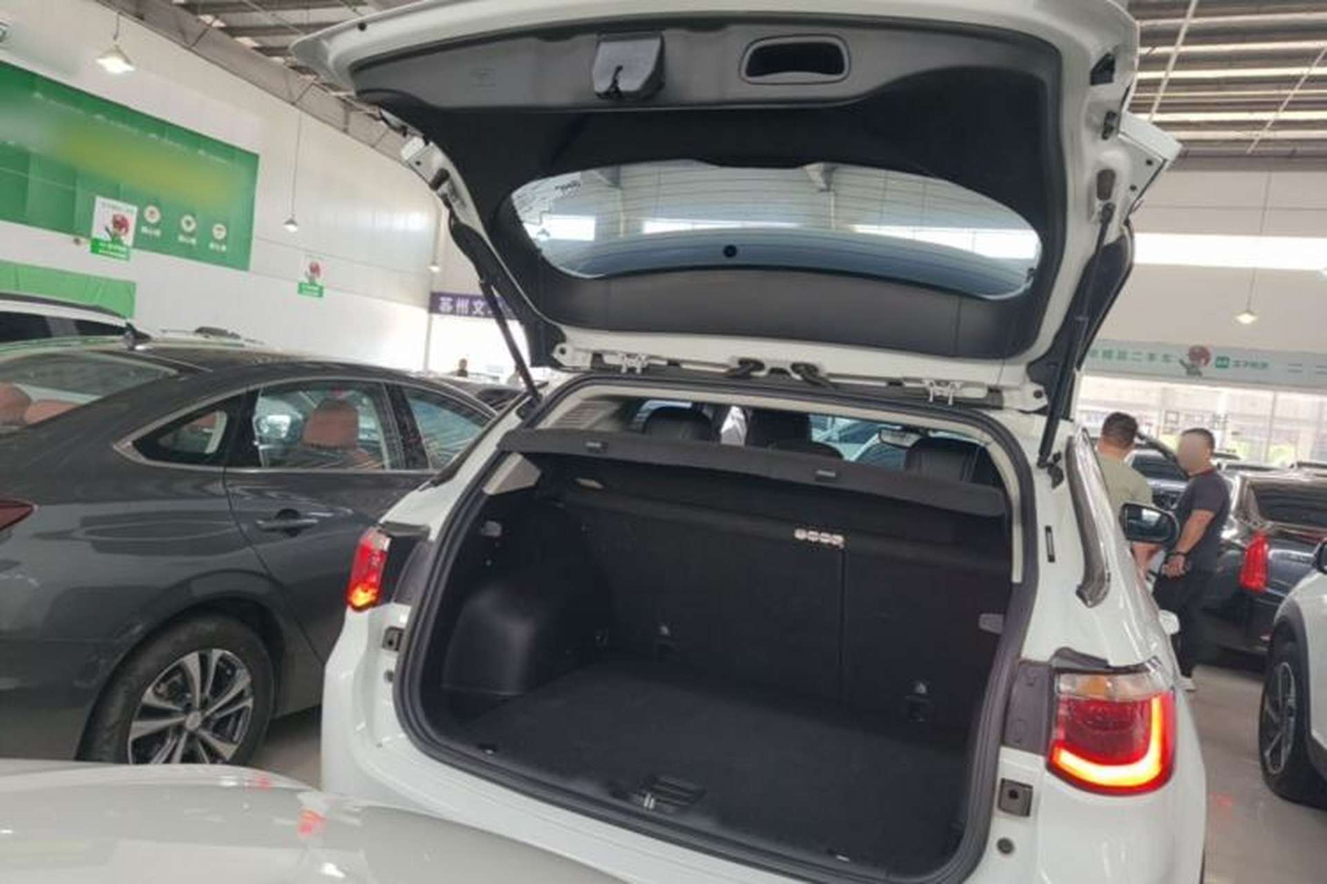Used Jeep Compass 2017 200T Automatic Family Edition Trunk