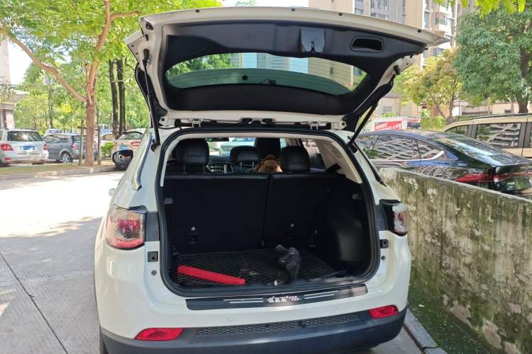 Used Jeep Compass 2017 200T Automatic Family Edition Trunk
