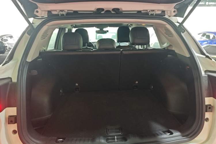 Used Jeep Compass 2017 200T Automatic Family Edition Trunk