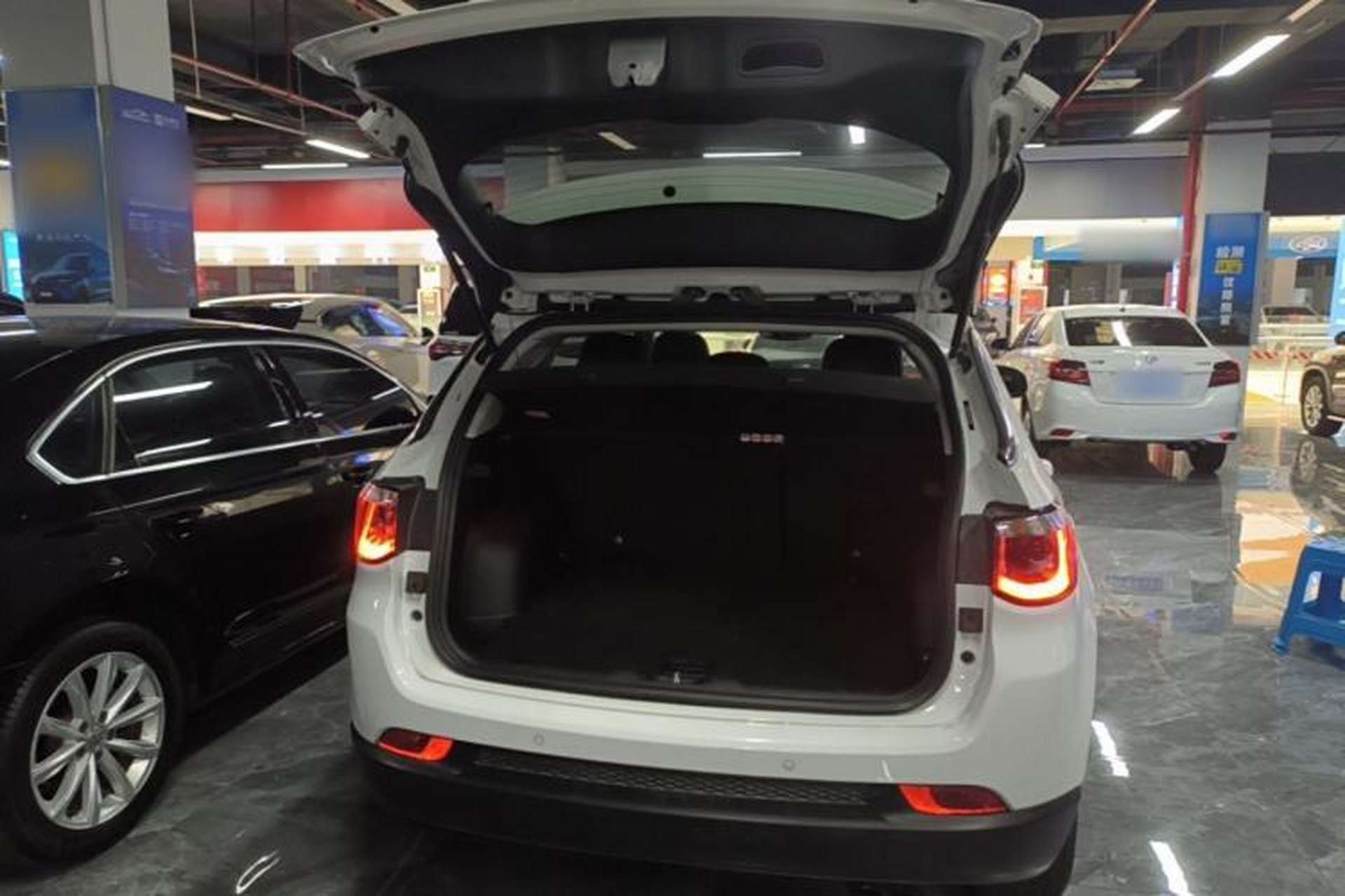 Used Jeep Compass 2017 200T Automatic Family Edition Trunk