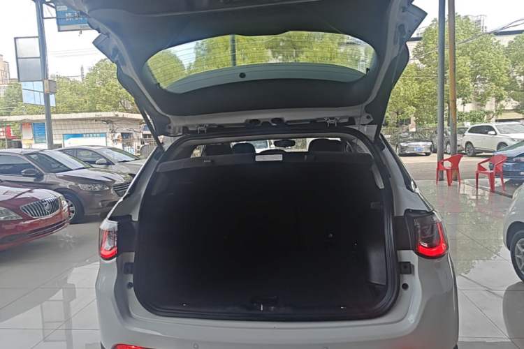 Used Jeep Compass 2017 200T Automatic Family Edition Trunk