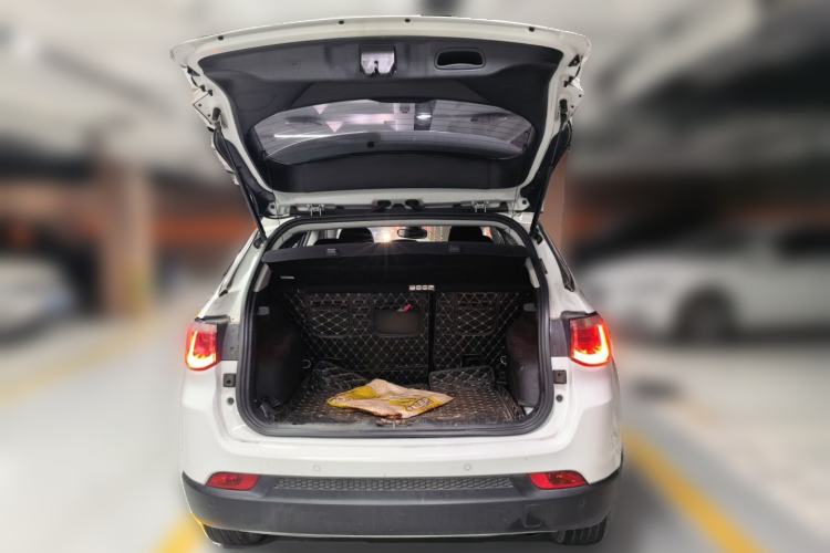 Used Jeep Compass 2017 200T Automatic Family Edition Trunk