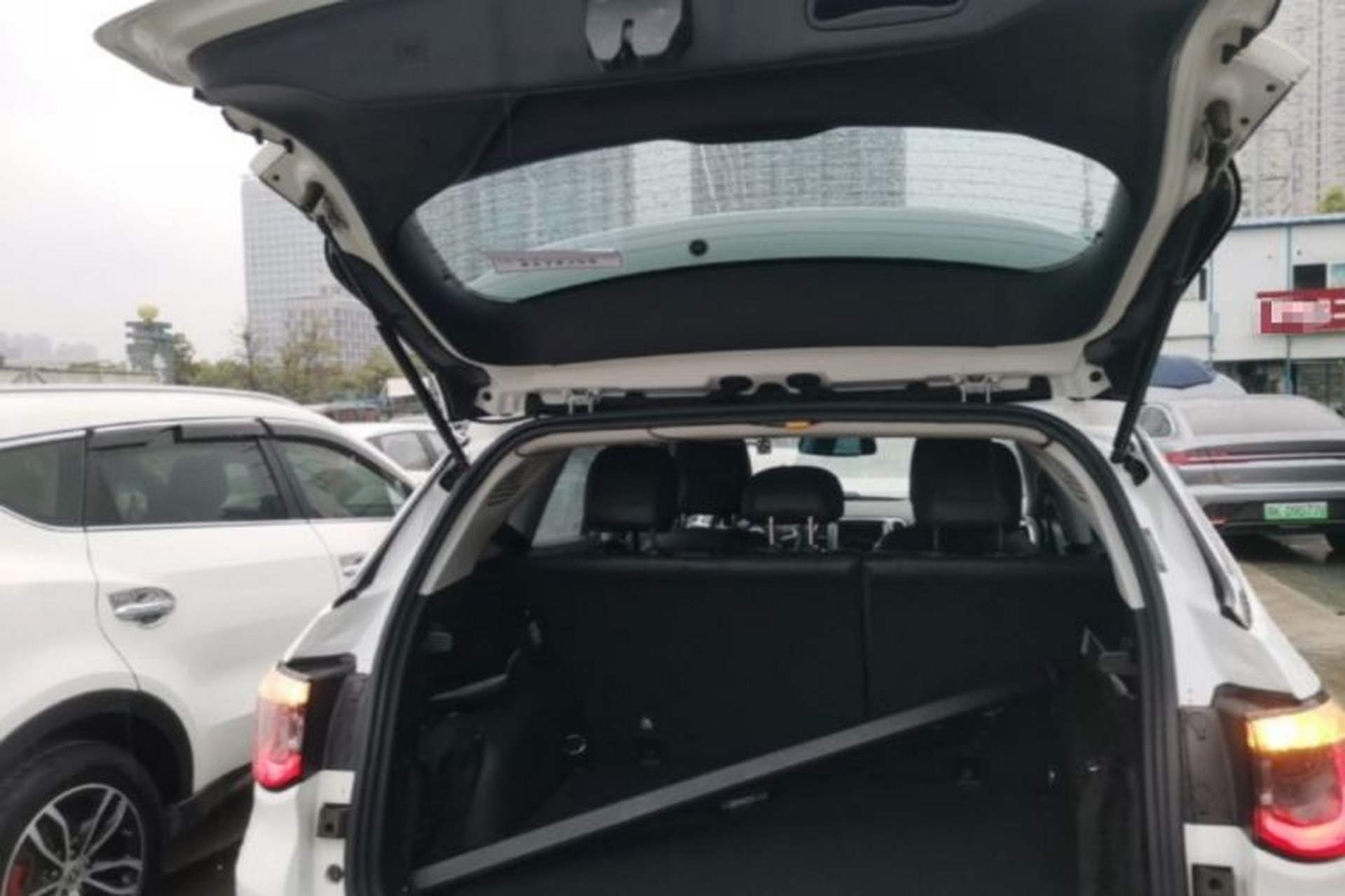 Used Jeep Compass 2017 200T Automatic Family Edition Trunk