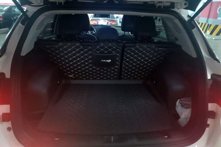 Used Jeep Compass 2017 200T Automatic Family Edition Trunk