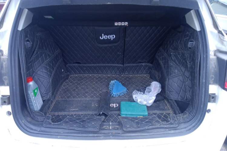 Used Jeep Compass 2017 200T Automatic Family Edition Trunk