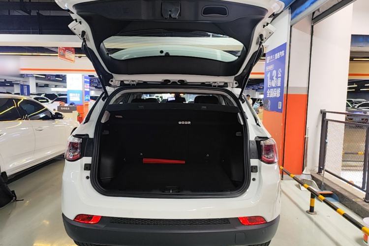 Used Jeep Compass 2017 200T Automatic Family Edition Trunk