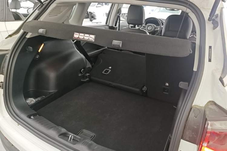 Used Jeep Compass 2017 200T Automatic Family Edition Trunk
