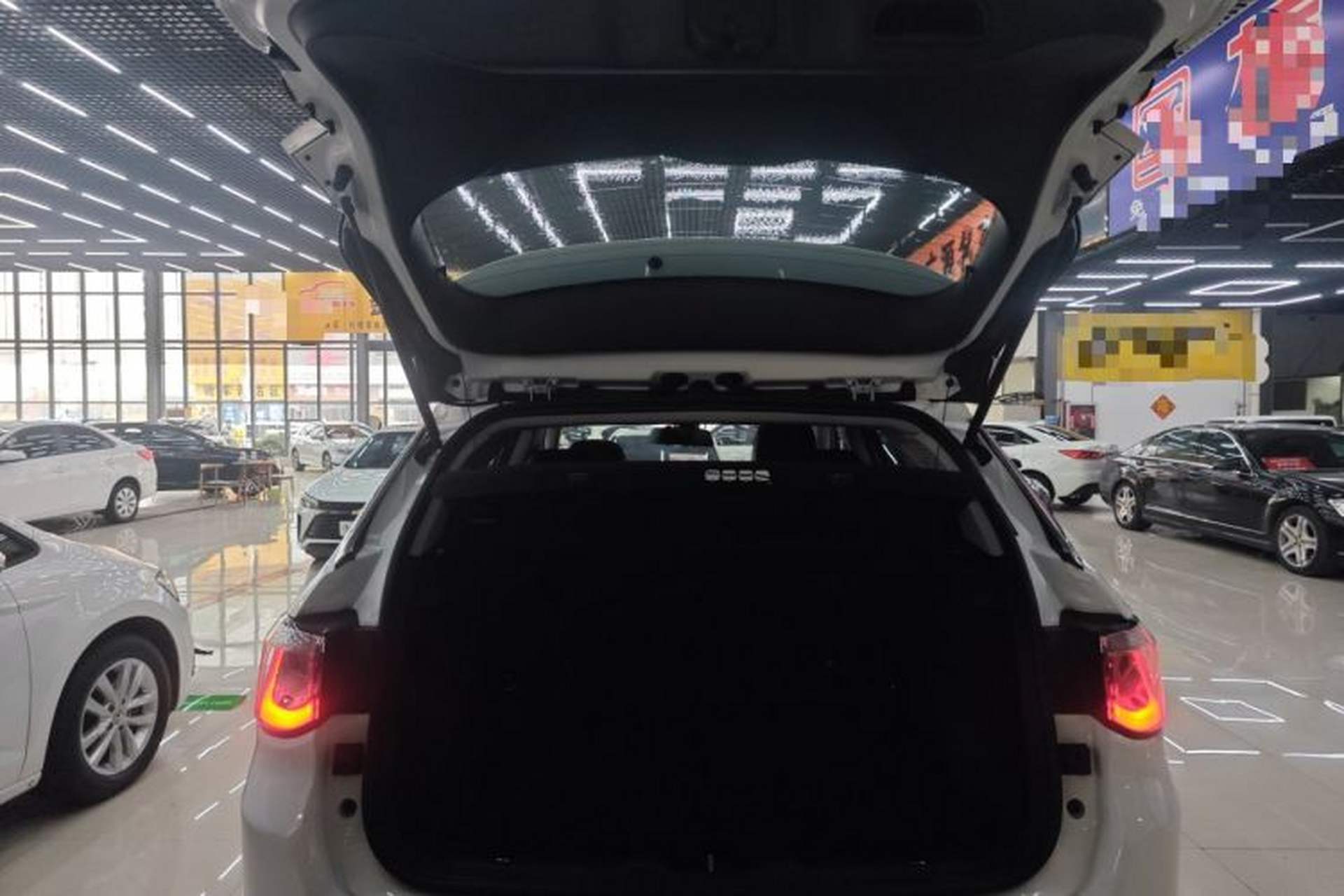 Used Jeep Compass 2017 200T Automatic Family Edition Trunk