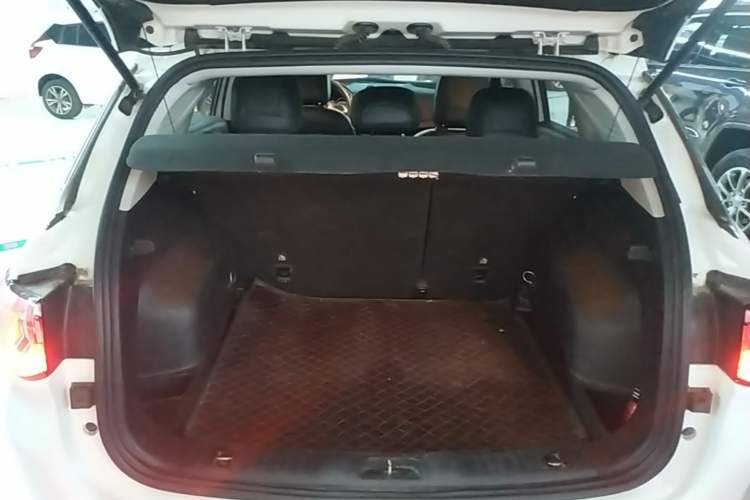 Used Jeep Compass 2017 200T Automatic Family Edition Trunk