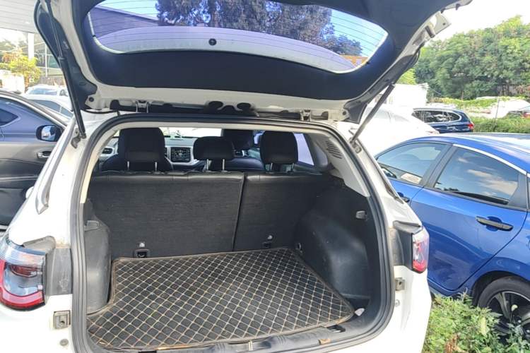 Used Jeep Compass 2017 200T Automatic Comfort Edition Trunk