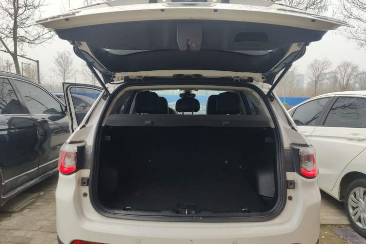 Used Jeep Compass 2017 200T Automatic Family Edition Trunk