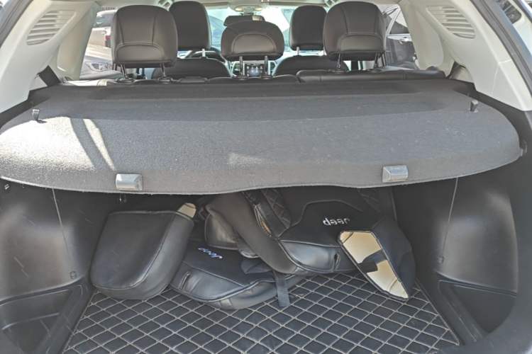 Used Jeep Compass 2017 200T Automatic Family Edition Trunk