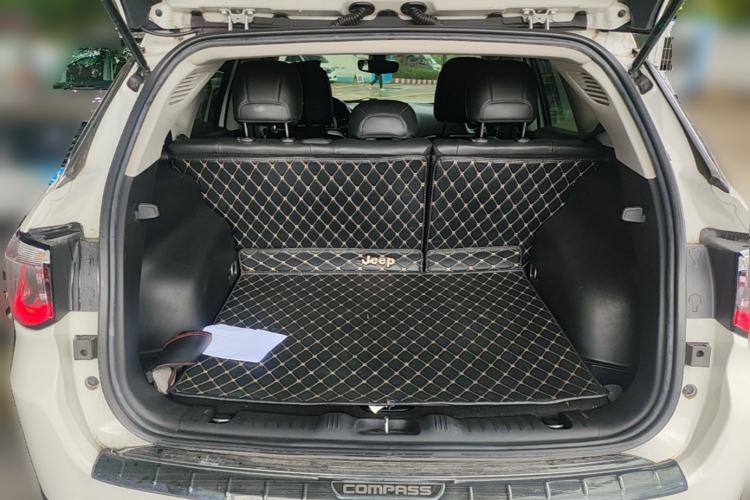 Used Jeep Compass 2017 200T Automatic Family Edition Trunk