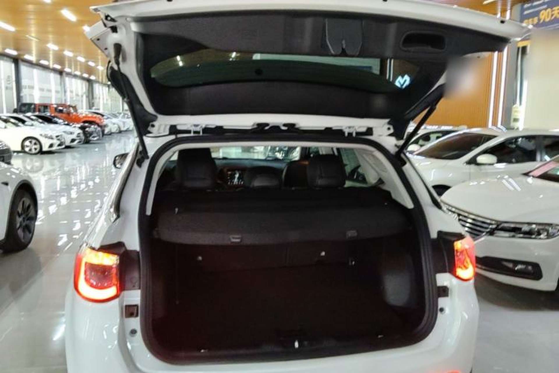 Used Jeep Compass 2017 200T Automatic Family Edition Trunk