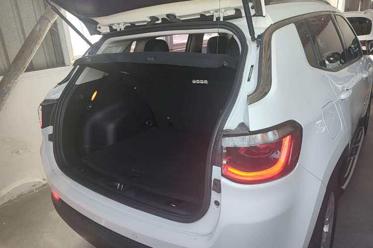 Used Jeep Compass 2017 200T Automatic Family Edition Trunk
