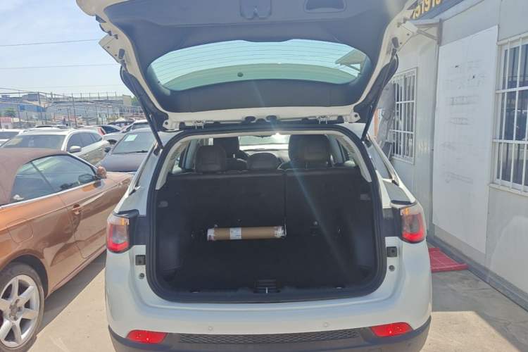Used Jeep Compass 2017 200T Automatic Family Edition Trunk
