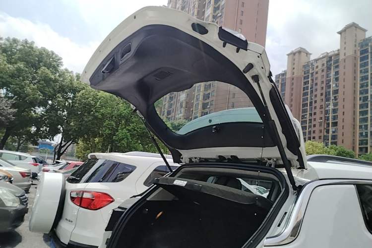 Used Jeep Compass 2017 200T Automatic Family Edition Trunk