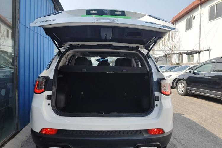 Used Jeep Compass 2017 200T Automatic Family Edition Trunk