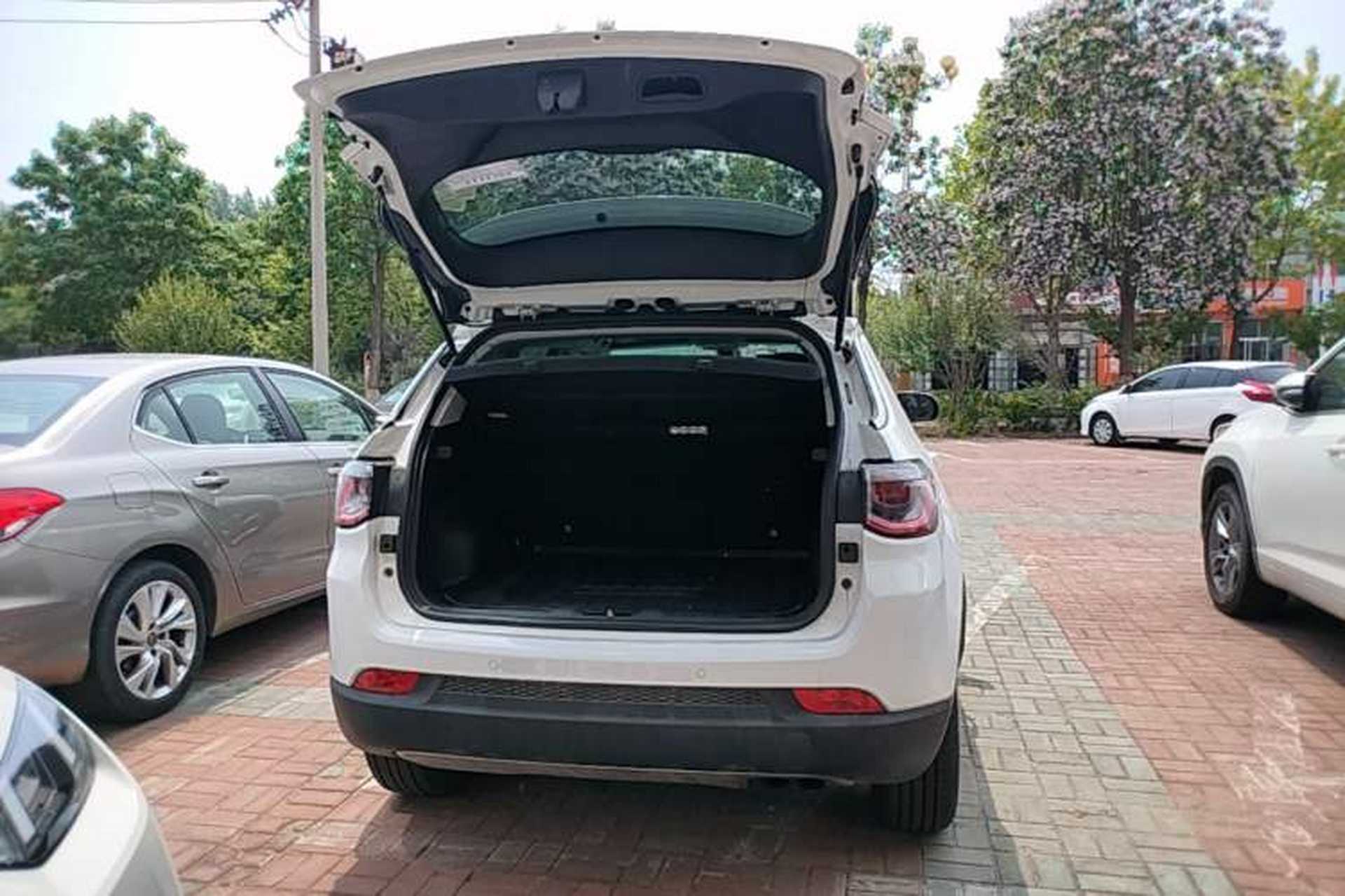 Used Jeep Compass 2017 200T Automatic Family Edition Trunk