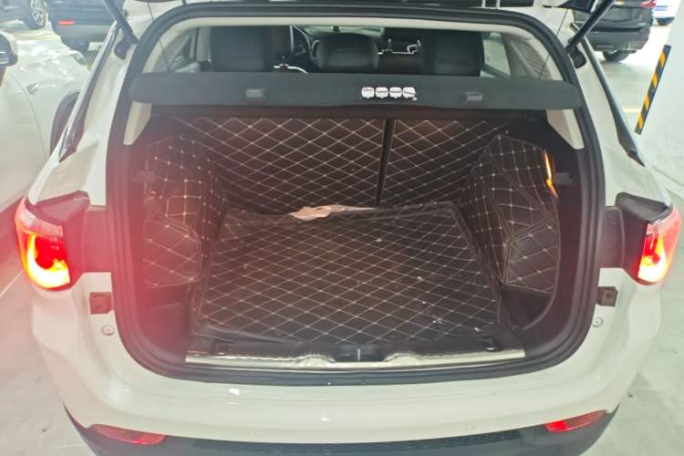 Used Jeep Compass 2017 200T Automatic Family Edition Trunk