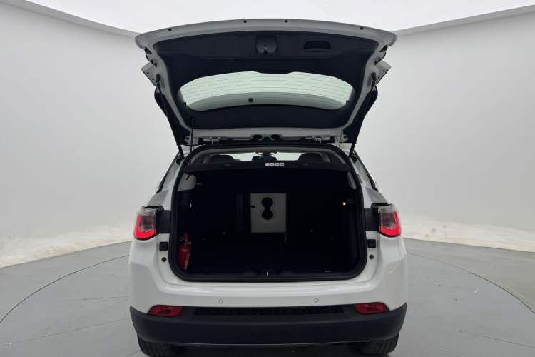 Used Jeep Compass 2017 200T Automatic Prestige Edition Trunk