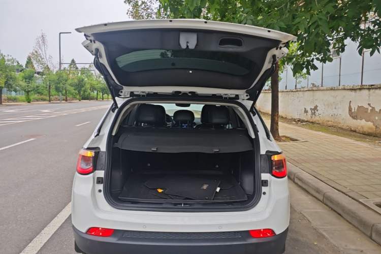 Used Jeep Compass 2017 200T Automatic Family Edition Trunk
