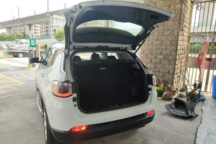 Used Jeep Compass 2017 200T Automatic Family Edition Trunk