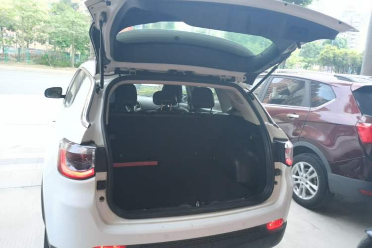 Used Jeep Compass 2017 200T Automatic Family Edition Trunk