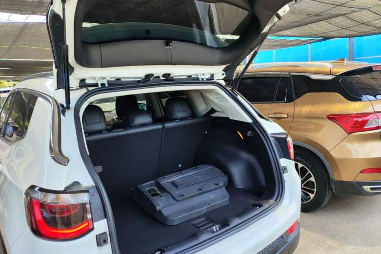 Used Jeep Compass 2017 200T Automatic Family Edition Trunk