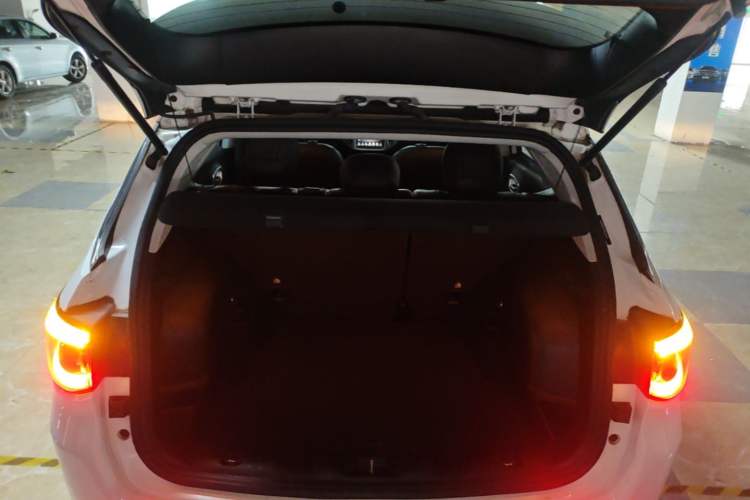 Used Jeep Compass 2017 200T Automatic Family Edition Trunk