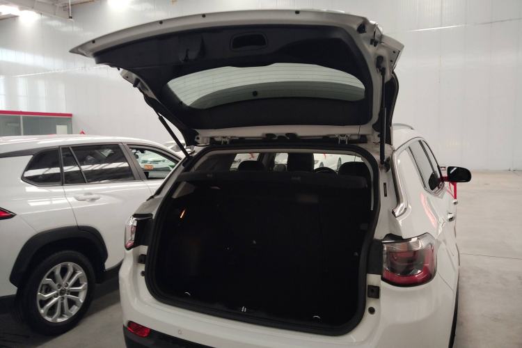 Used Jeep Compass 2017 200T Automatic Family Edition Trunk