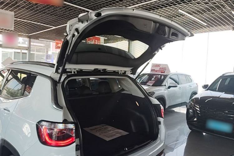 Used Jeep Compass 2017 200T Automatic Family Edition Trunk