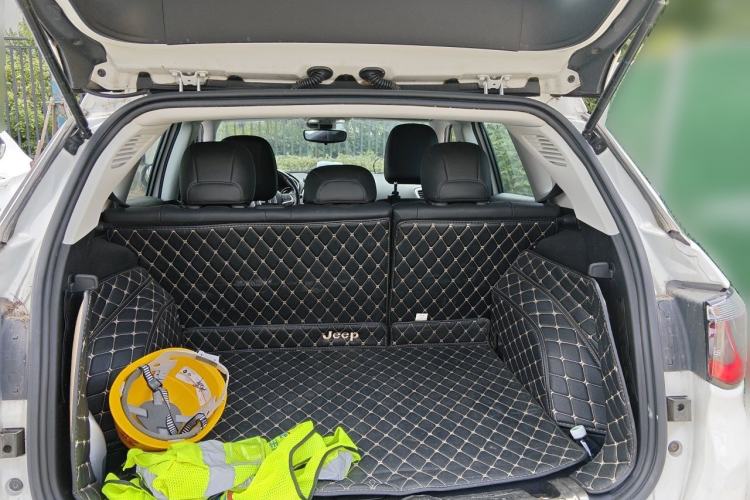 Used Jeep Compass 2017 200T Automatic Family Edition Trunk
