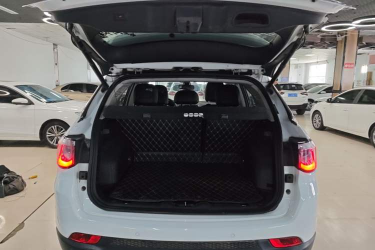 Used Jeep Compass 2017 200T Automatic Family Edition Trunk