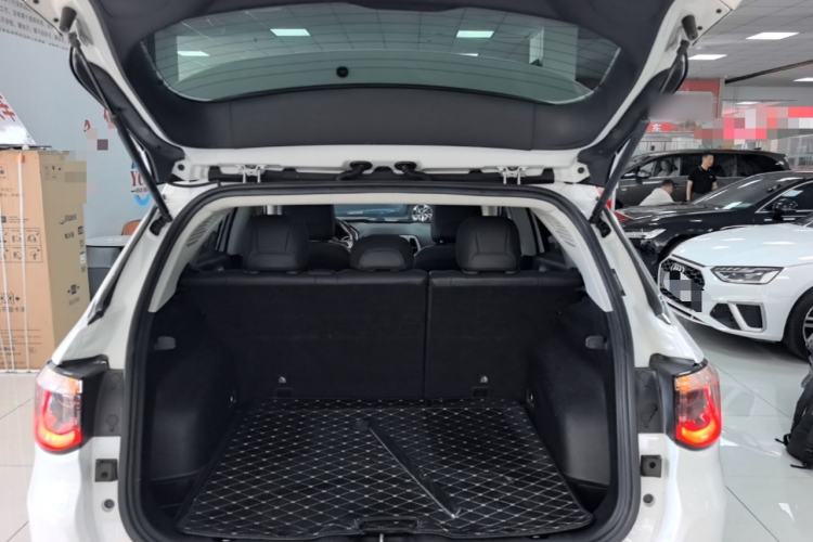 Used Jeep Compass 2017 200T Automatic Family Edition Trunk