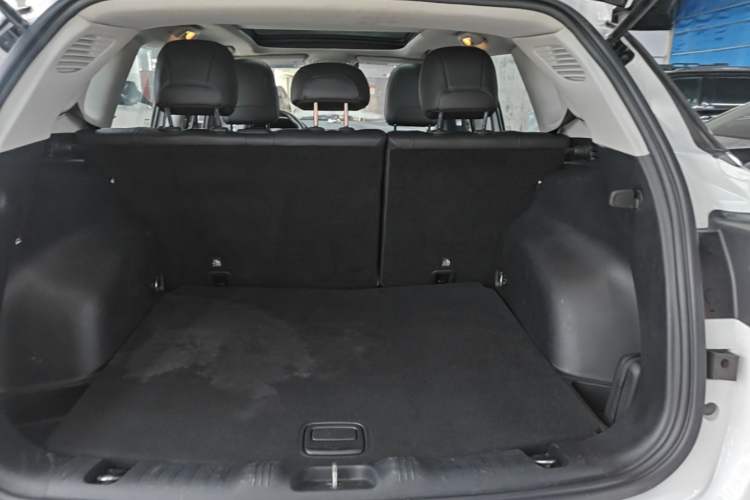 Used Jeep Compass 2017 200T Automatic Family Edition Trunk