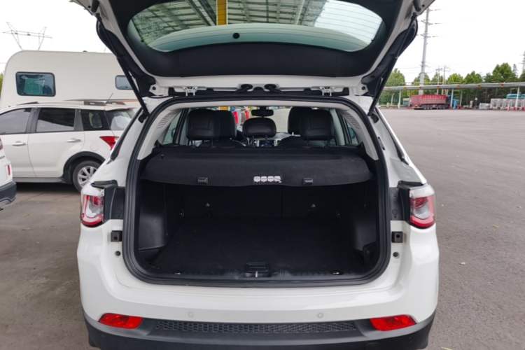 Used Jeep Compass 2017 200T Automatic Family Edition Trunk