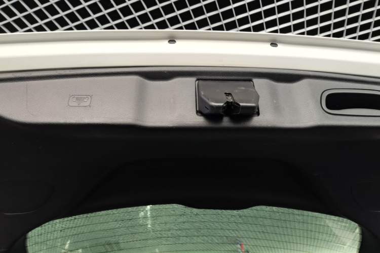 Used Jeep Compass 2017 200T Automatic Enjoyment Version Trunk