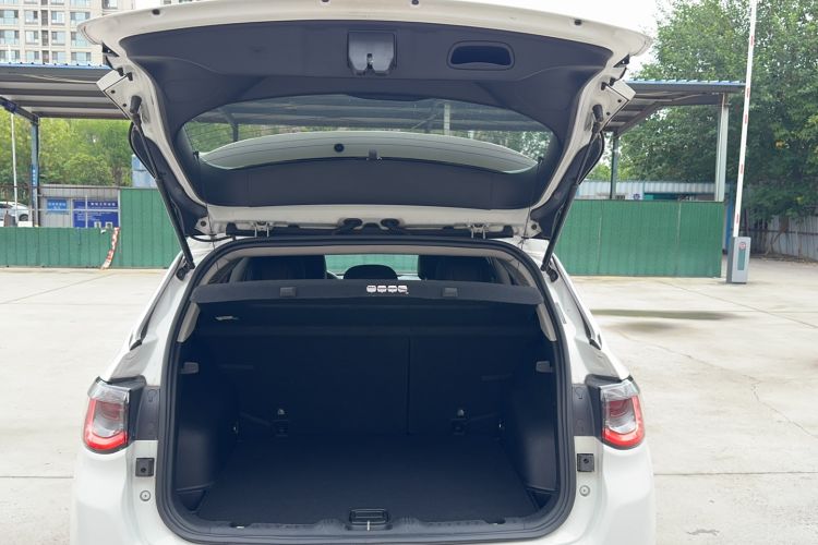 Used Jeep Compass 2017 200T Automatic Family Edition Trunk