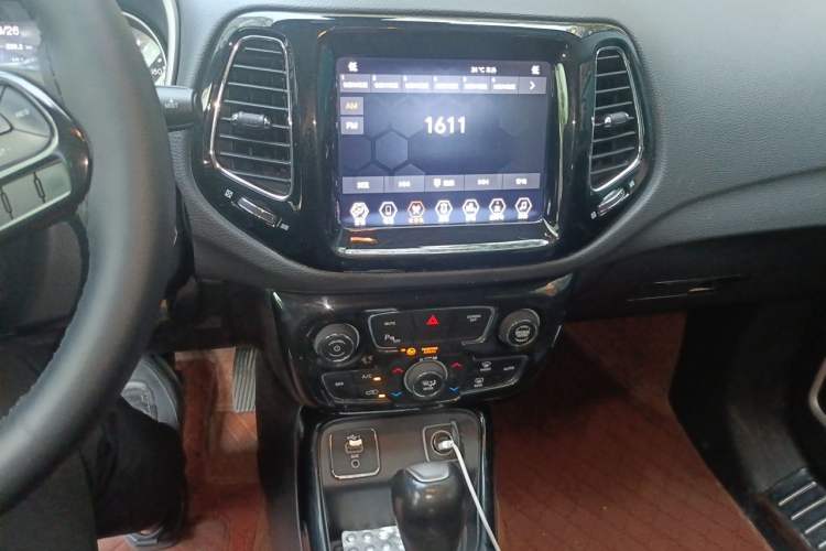 Used Jeep Compass 2019 220T Automatic Family Edition Audio And AC Panel